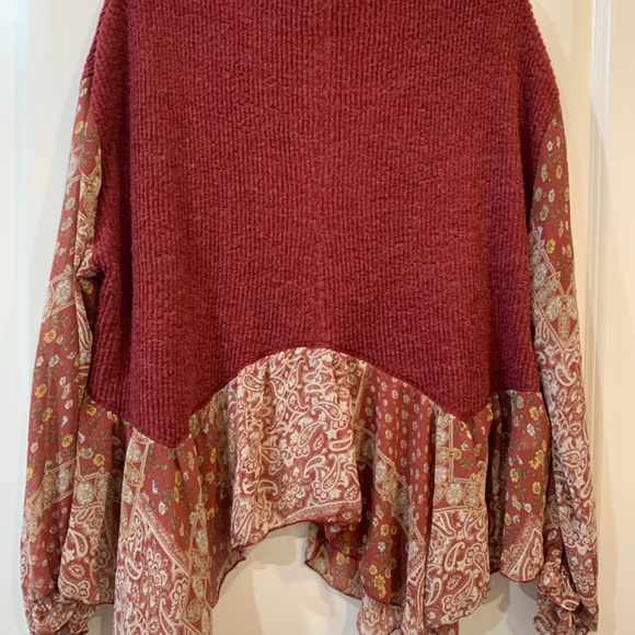 Women’s Peplum Sweater Size L - Picture 3 of 3